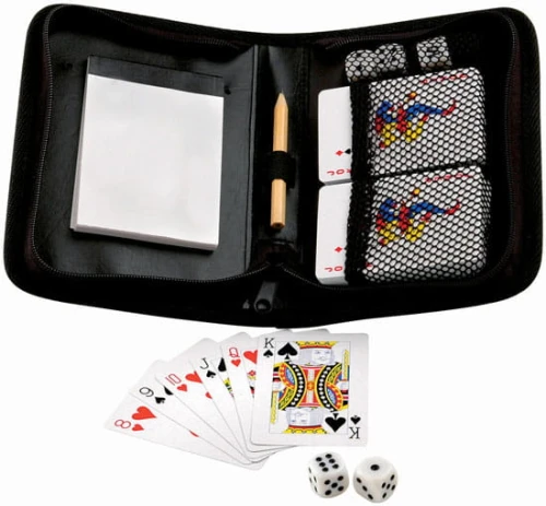 Karty do gry w etui z kośćmi i bloczkiem